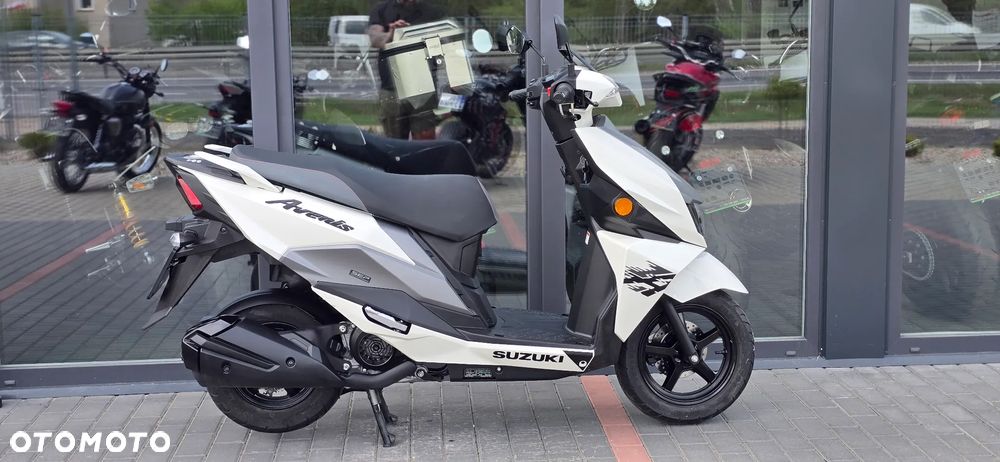 Suzuki Avenis - 2