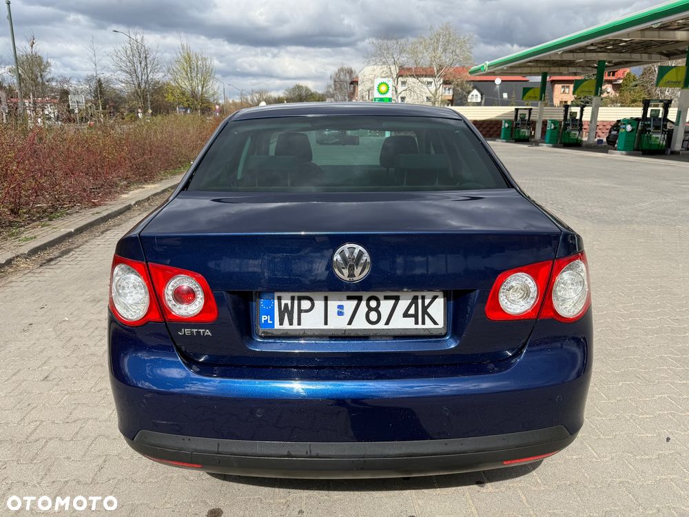 Volkswagen Jetta 2.0 TDI Comfortline DSG - 4