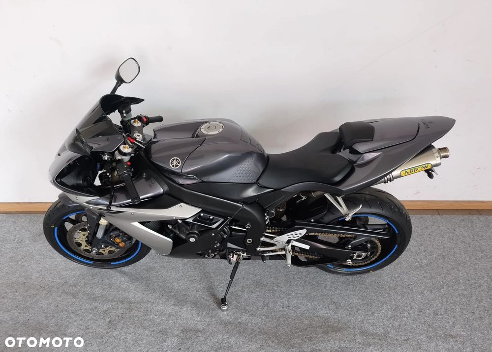 Yamaha R1 - 11