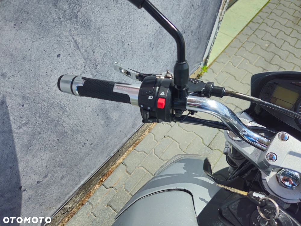 Suzuki GSR - 23