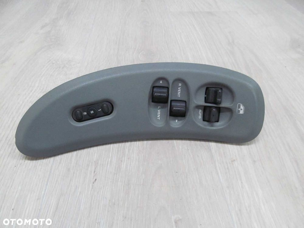 CHRYSLER GRAND VOYAGER IV PANEL PRZELACZNIK OTWIERANIA SZYB 04685780AB - 1