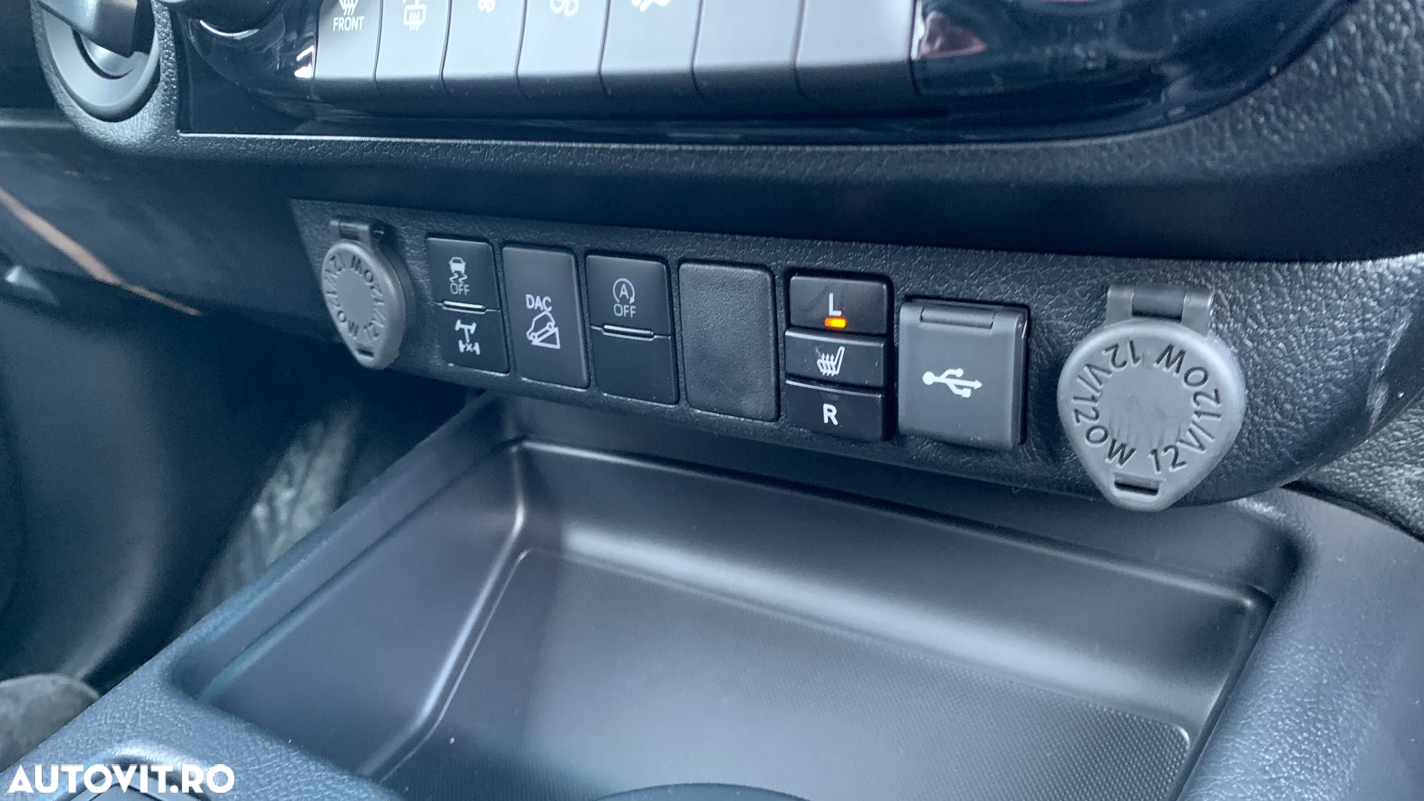 Toyota Hilux 2.8D 204CP 4x4 Double Cab AT MHEV Invincible Color Edition (3E5) - 27