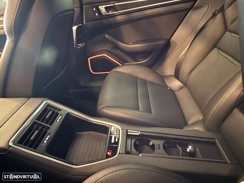 Porsche Panamera 4 E-Hybrid Platinum Edition com PDLS - 23