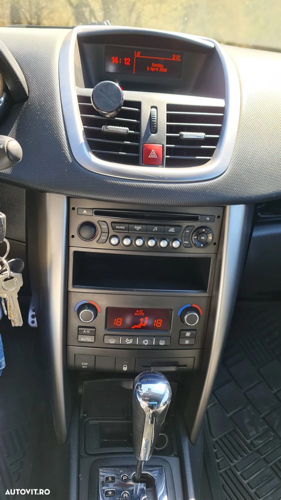 Peugeot 207 1.6 VTi BVA Active - 8