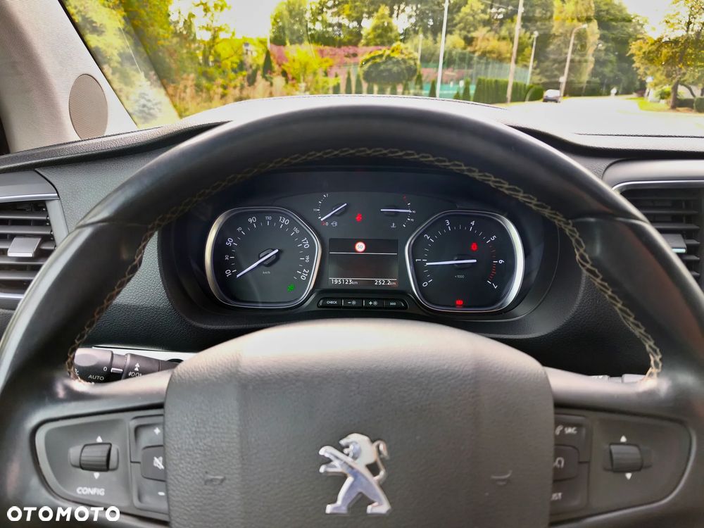 Peugeot Traveller 2.0 BlueHDi Long Business - 20