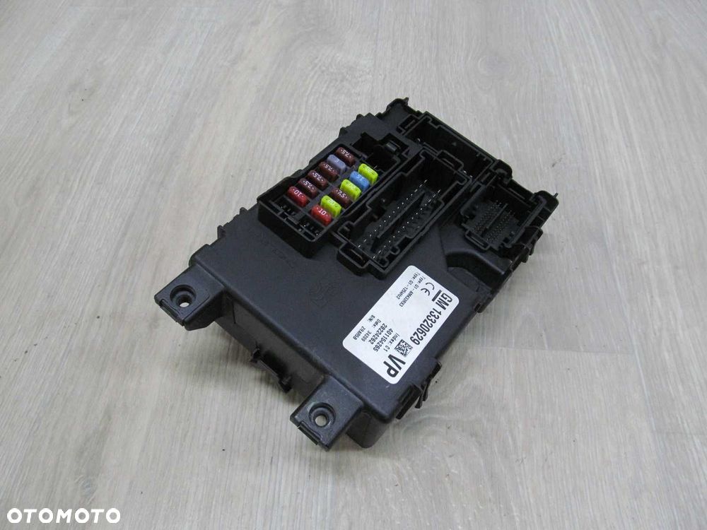 OPEL CORSA D 06-14 SKRZYNKA BEZPIECZNIKOW 13320629 - 3