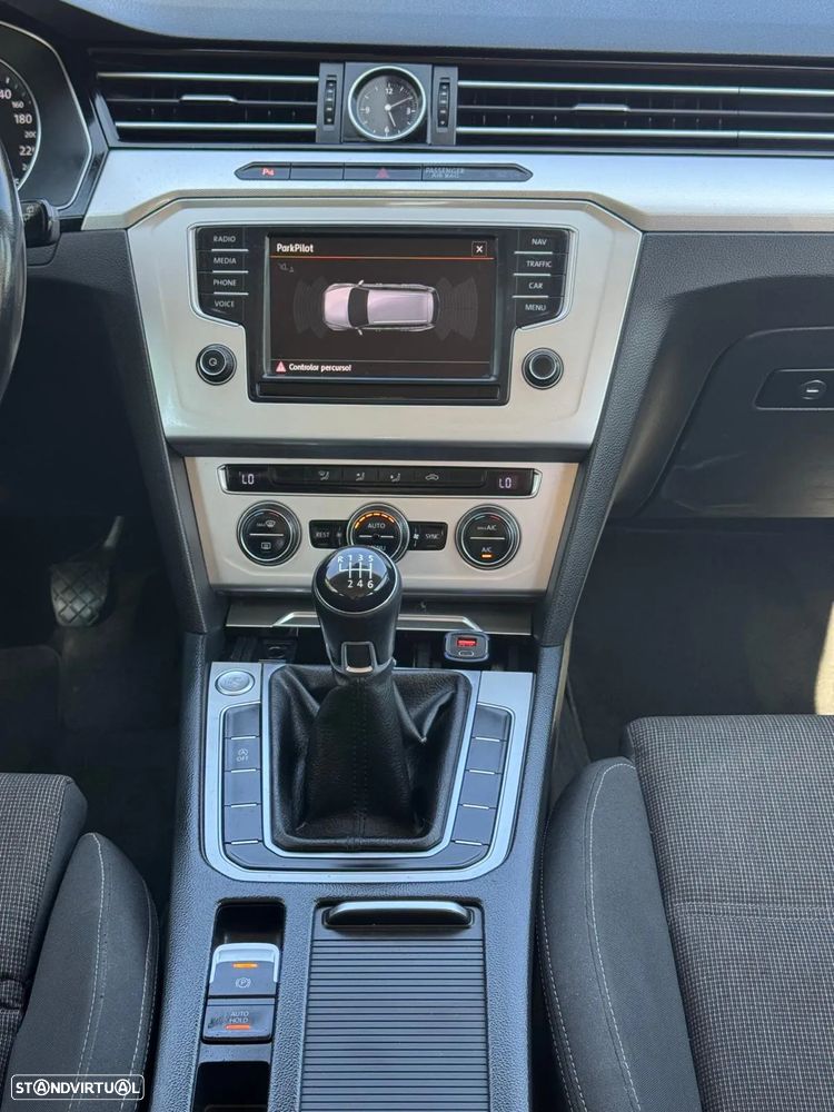 VW Passat Variant 1.6 TDI Confortline - 16
