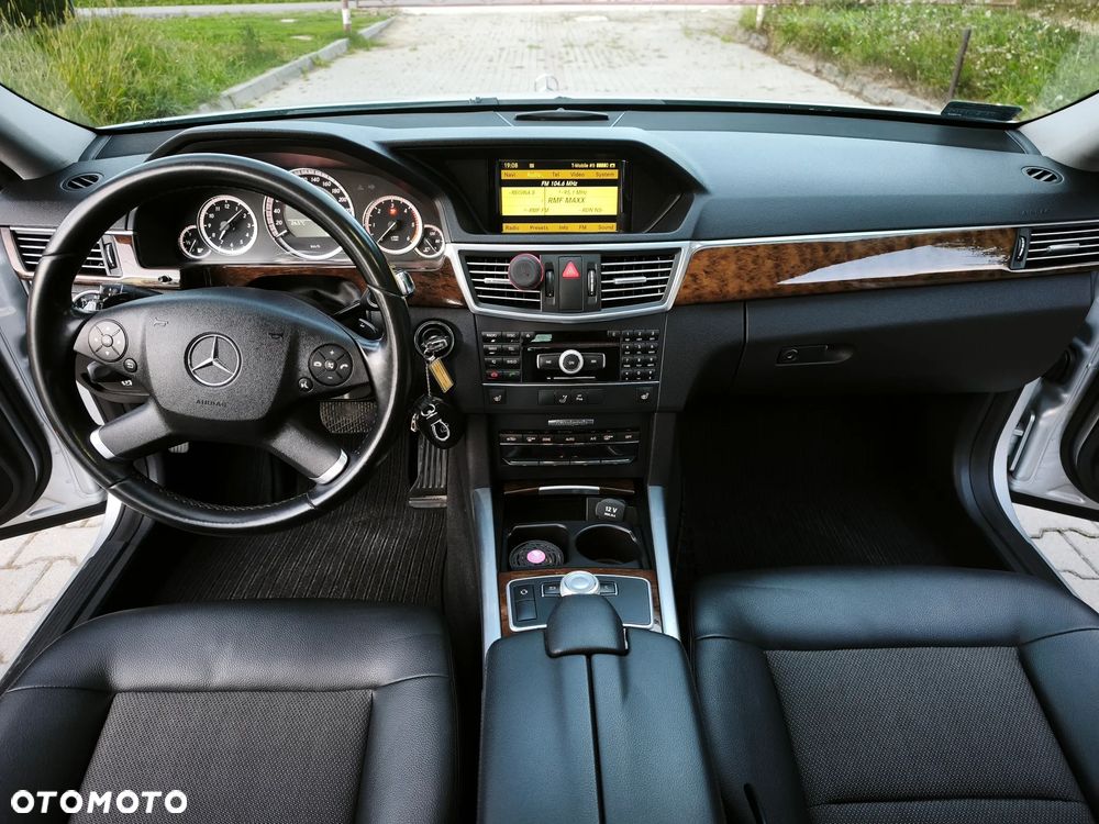 Mercedes-Benz Klasa E 300 CDI DPF BlueEFFICIENCY 7G-TRONIC Avantgarde - 15