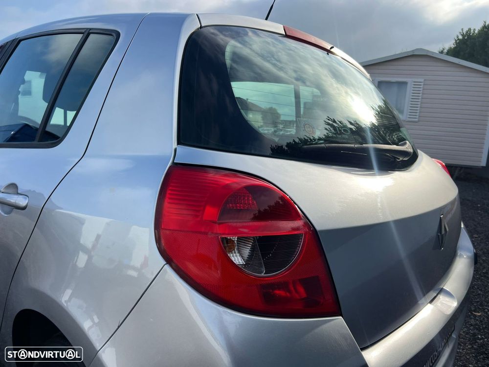 Renault Clio 1.2 16V Dynamique - 23