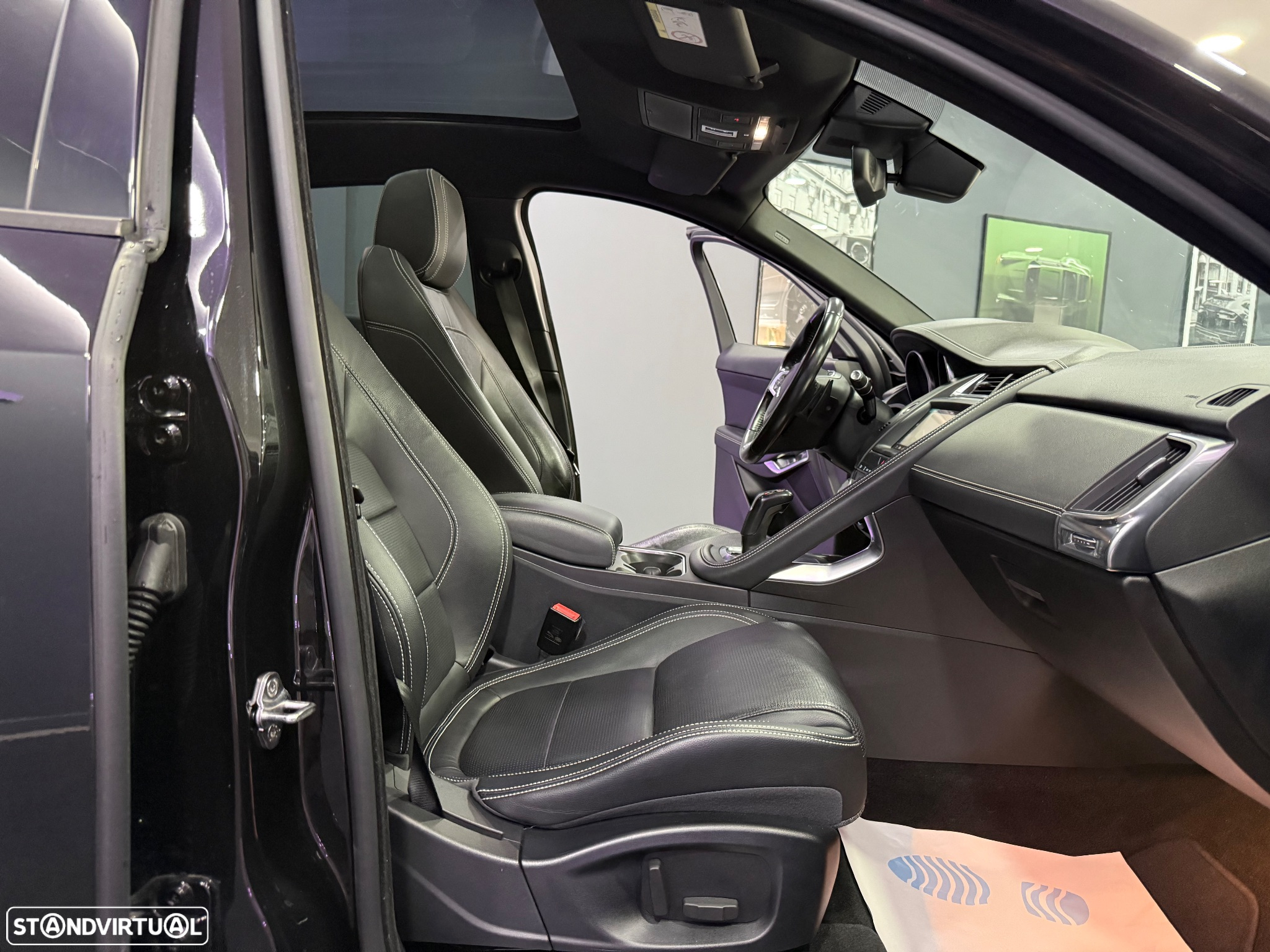 Jaguar E-Pace 2.0 i4D R-Dynamic S AWD Aut. - 38