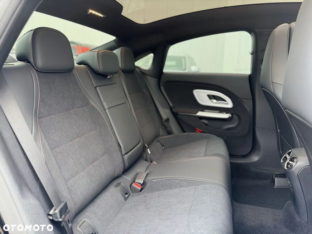 Mercedes-Benz CLA - 33