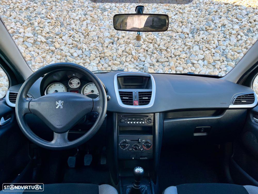 Peugeot 207 1.4 16V Trendy - 22