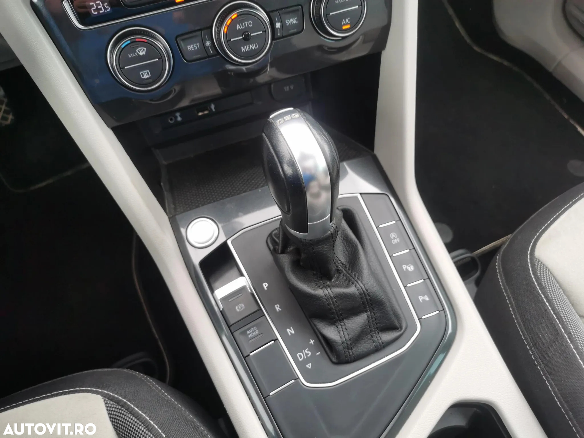 Volkswagen Tiguan - 24