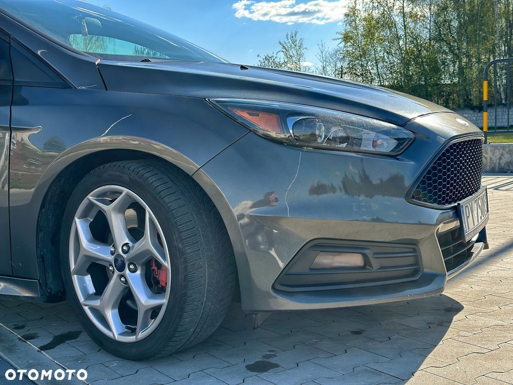Ford Focus 2.0 EcoBoost ST mit Leder-Sport-Paket - 12