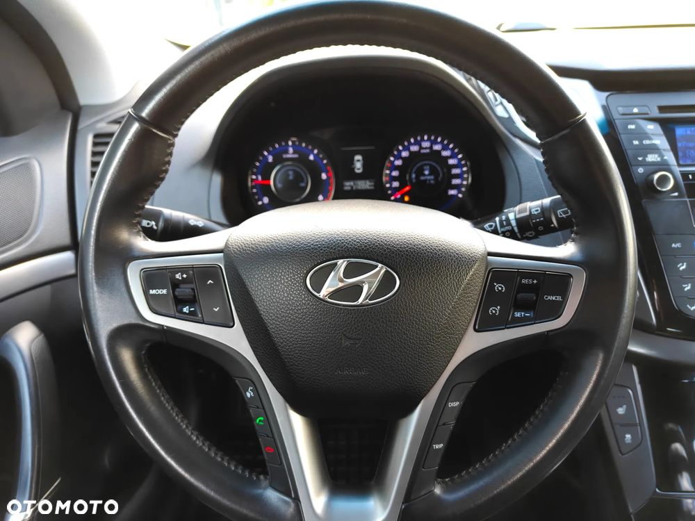 Hyundai i40 i40cw 1.7 CRDi Fifa World Cup Edition - 25