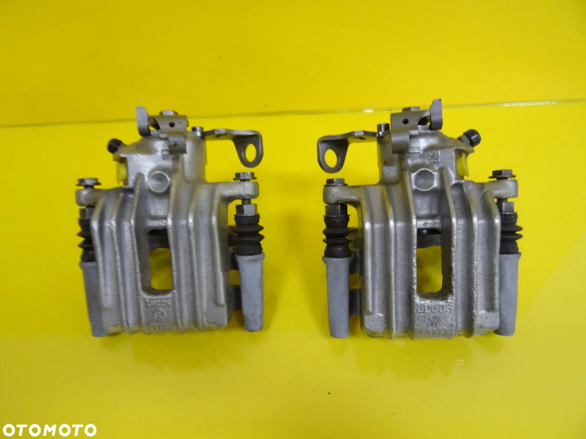 ZACISK ZACISKI HAMULCOWE KOMPLET PRAWY LEWY TYŁ VW GOLF IV Ø 38MM LUCAS NR1 - 1