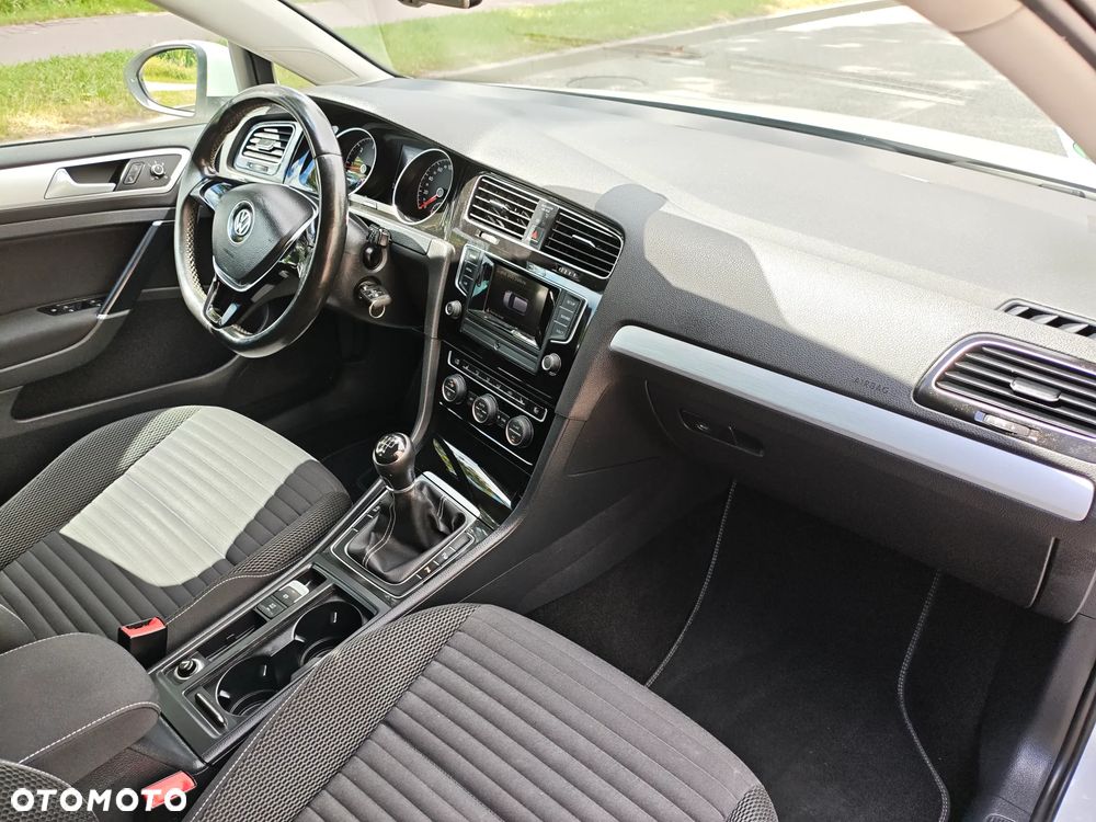 Volkswagen Golf 1.6 TDI BlueMotion Technology Cup - 23