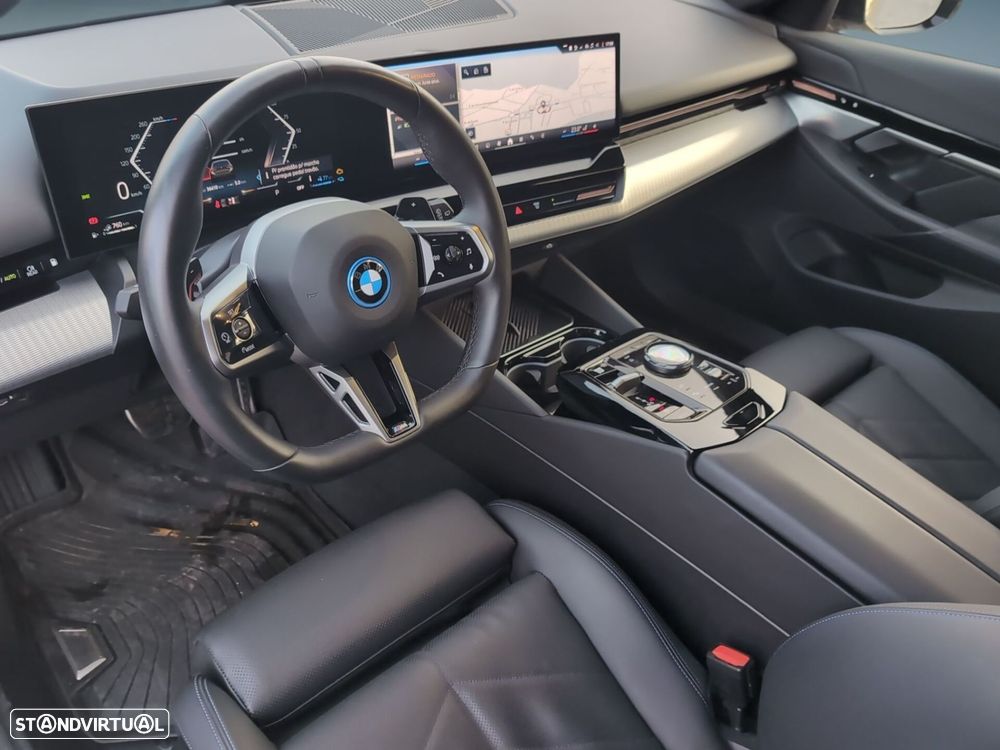 BMW 530 e Pack Desportivo M - 13
