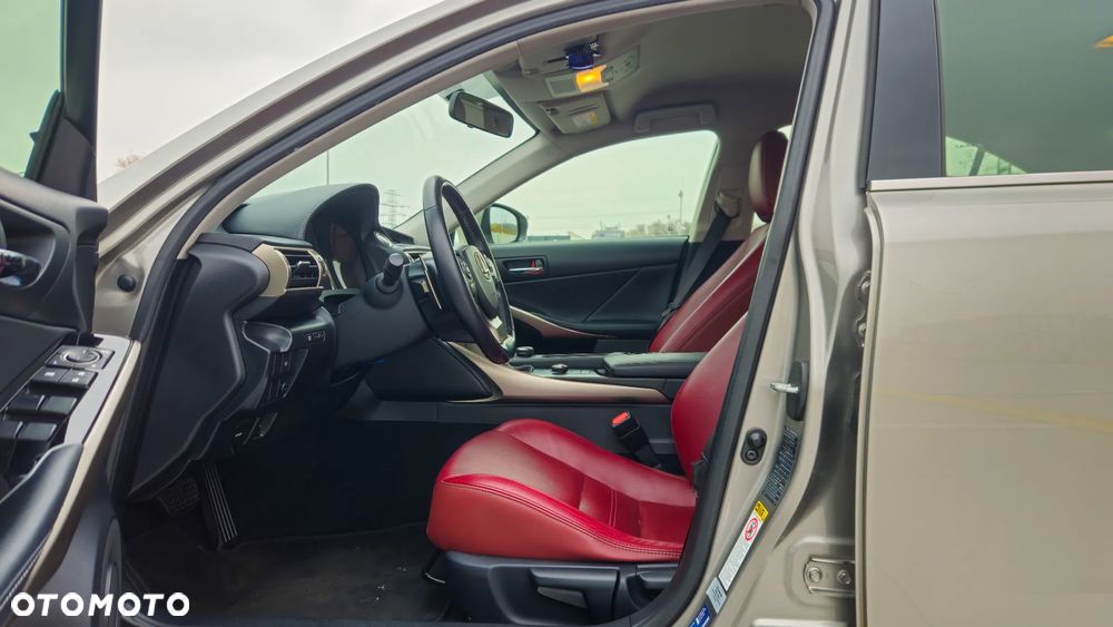 Lexus IS 200t Elite - 9