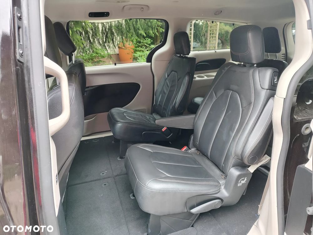 Chrysler Pacifica - 17