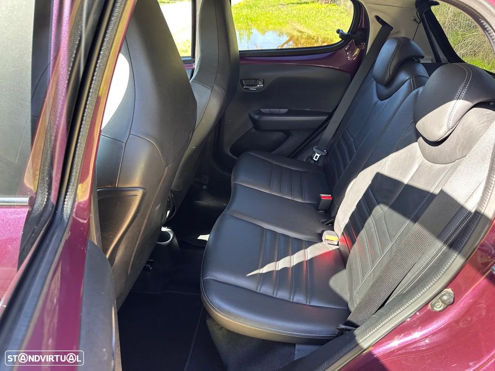 Peugeot 108 1.2 PureTech Top! Allure - 11