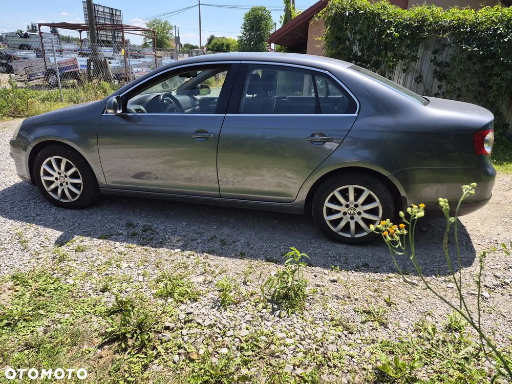 Volkswagen Jetta 2.0 TDI DPF Freestyle - 12