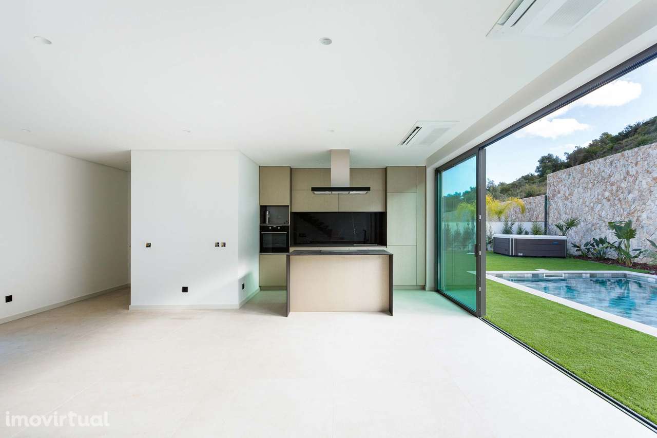 Moradia V4 nova e moderna com piscina e jacuzzi - Grande imagem: 4/18