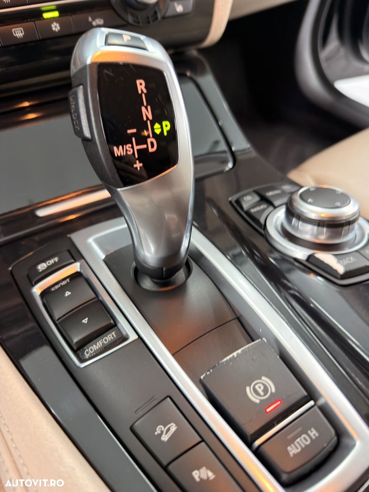 BMW Seria 5 525d xDrive AT - 10