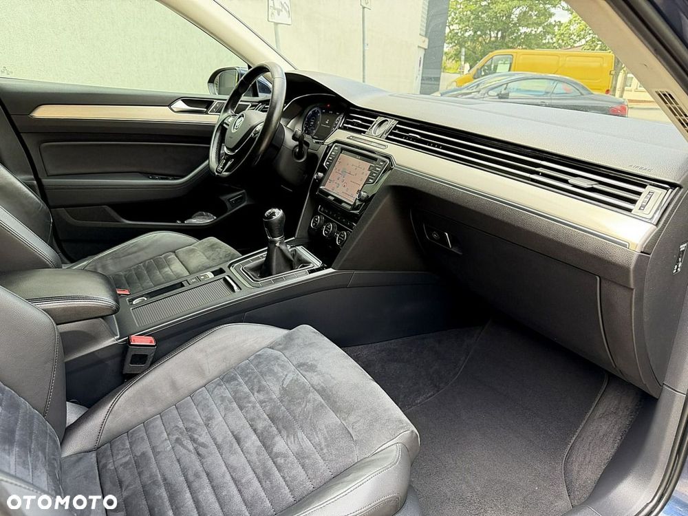 Volkswagen Passat - 11