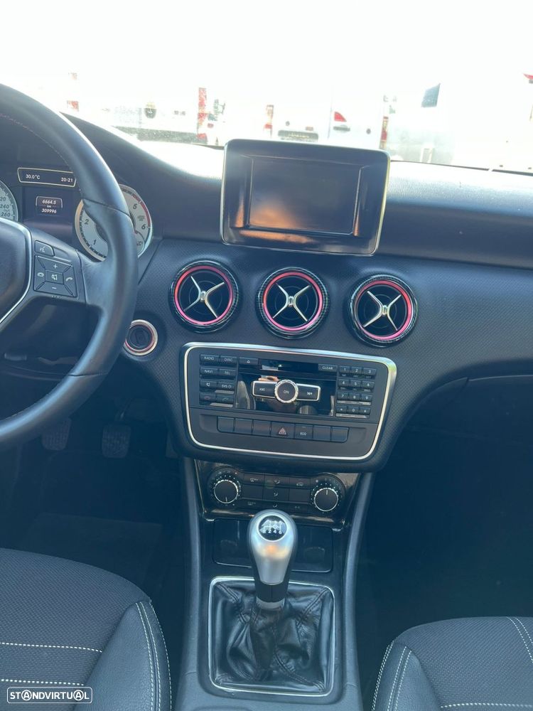 Mercedes-Benz A 180 d AMG Line - 25