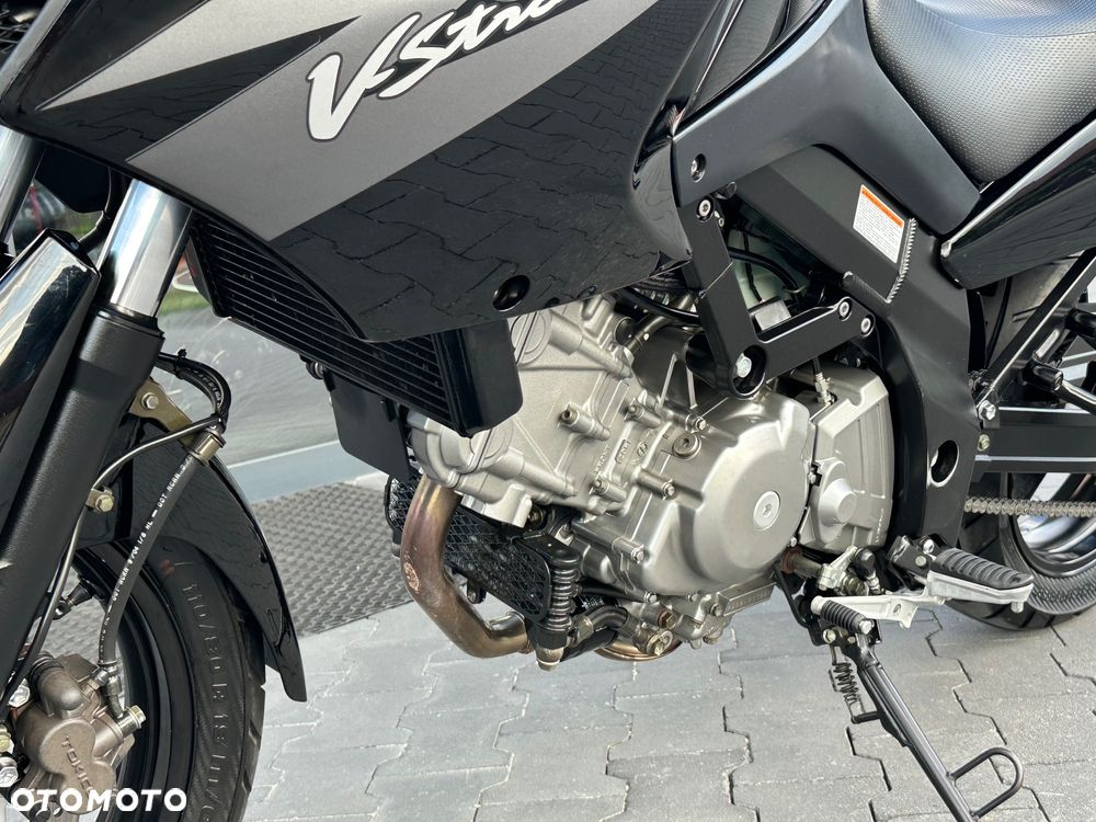Suzuki V-STROM - 35