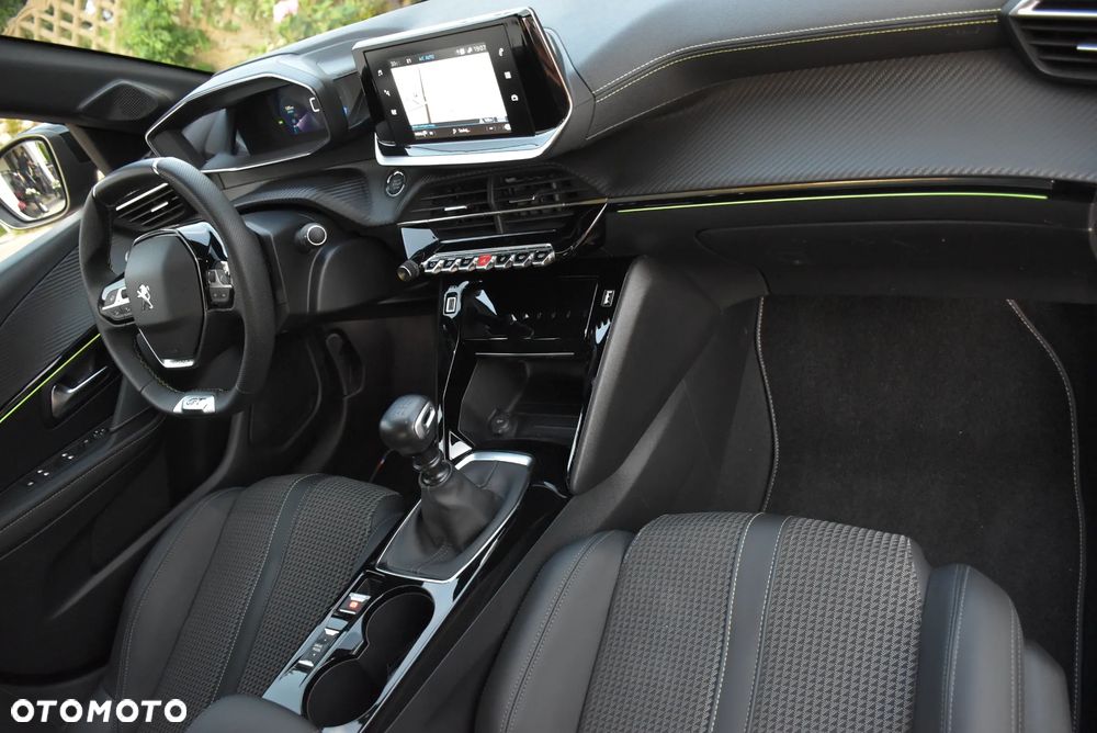 Peugeot 208 PureTech 100 GT - 21