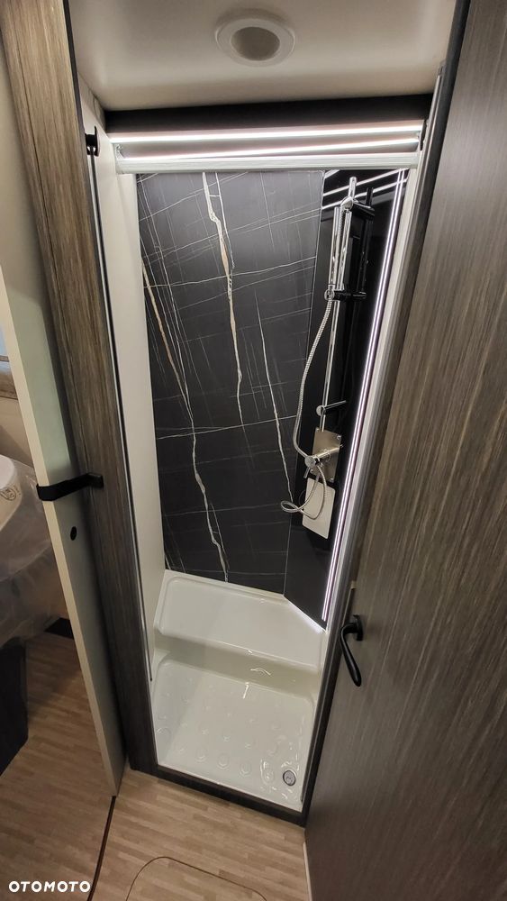 McLOUIS Nevis 879 - 5 osobowy - 25