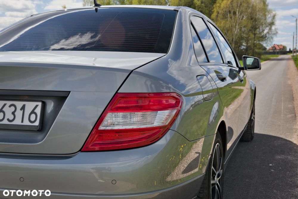 Mercedes-Benz Klasa C 180 CGI Automatik BlueEFFICIENCY - 18