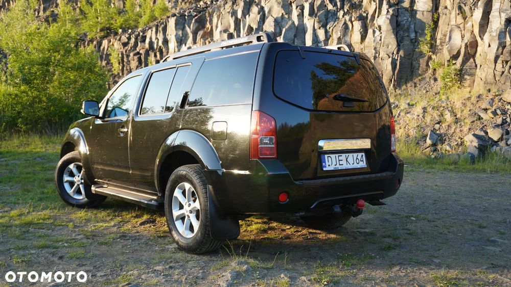 Nissan Pathfinder 2.5 D SE - 12