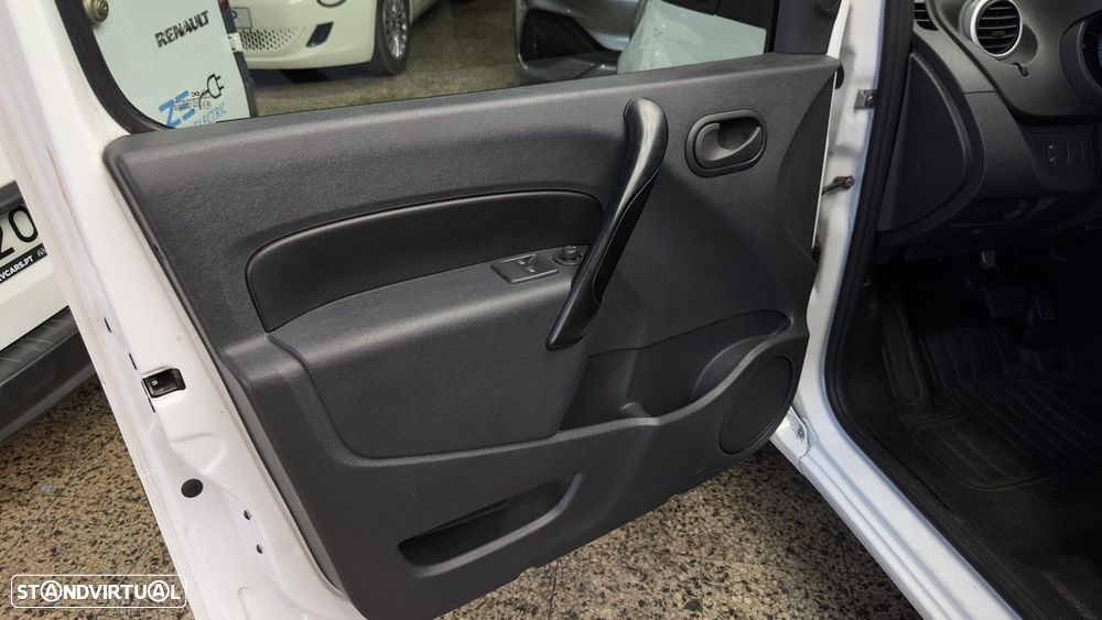 Renault kangoo  ZE - 19