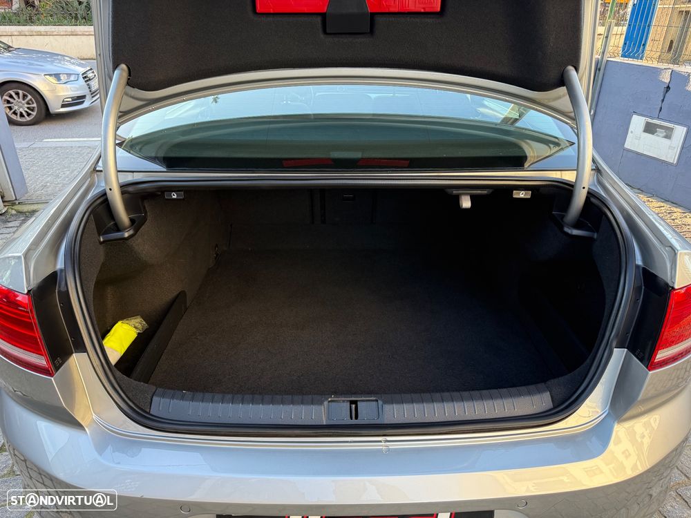 VW Passat 1.6 TDI Highline - 44