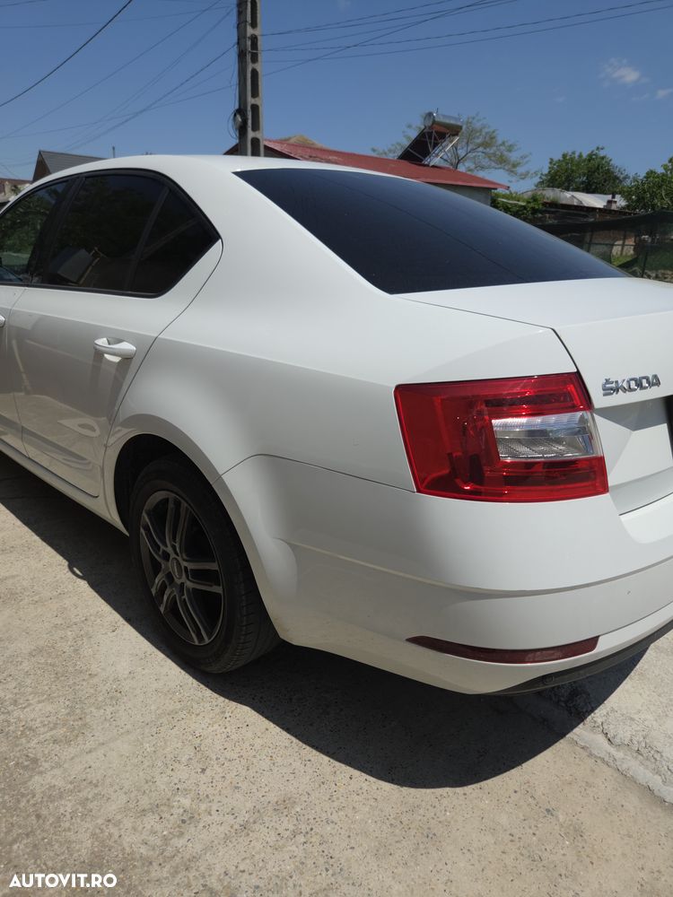 Skoda Octavia 1.6 TDI DSG Ambition - 7