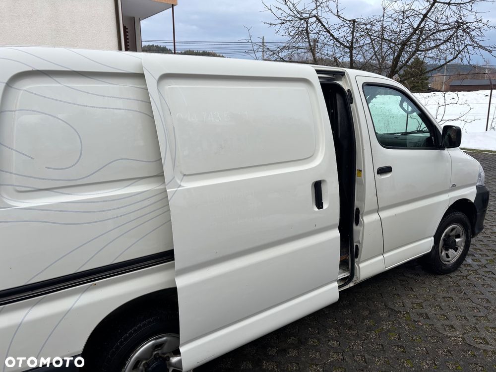 Toyota Hiace - 12