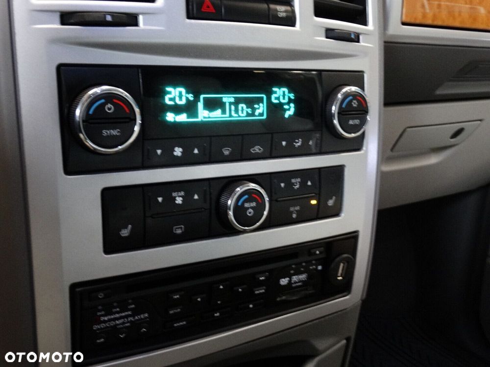 Chrysler Grand Voyager - 30