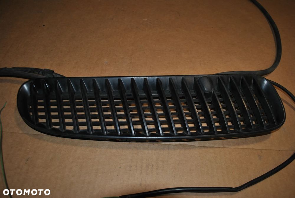 Wlot maski prawy BMW X5 E53 lift - 2