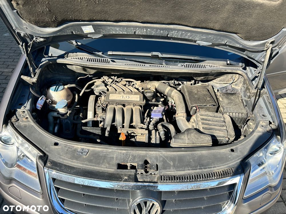 Volkswagen Touran 1.6 - 9