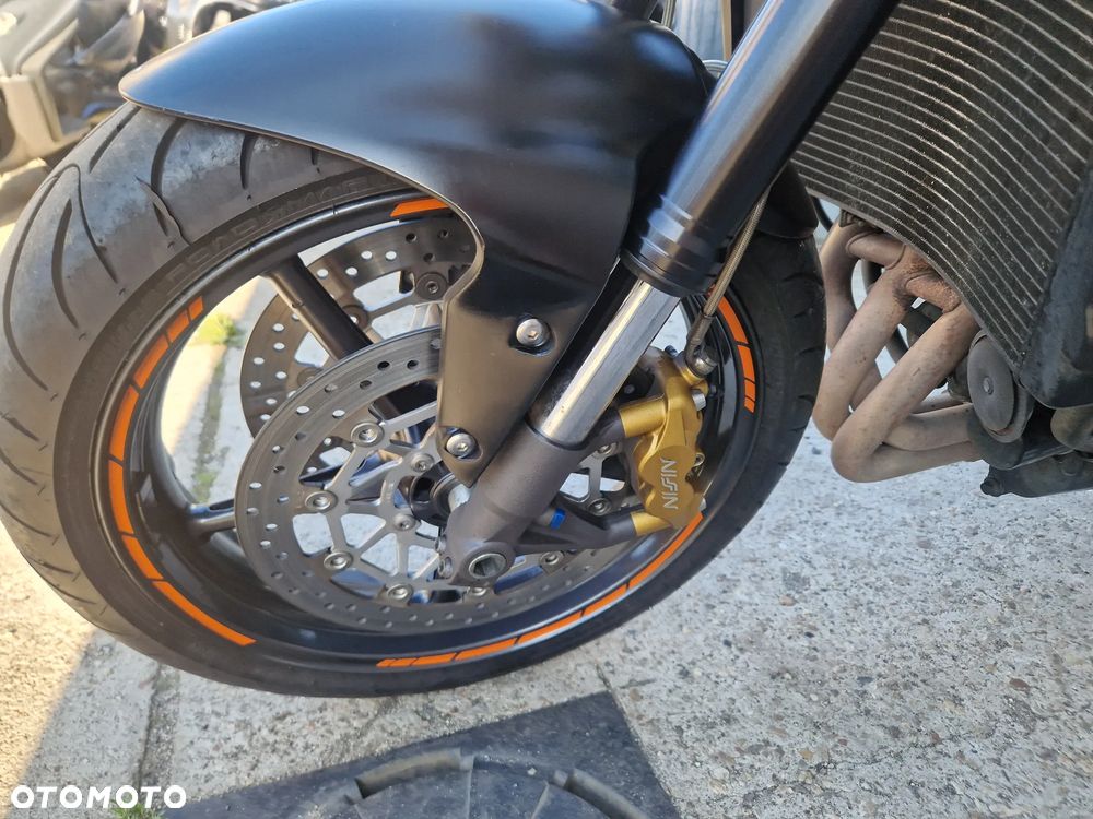 Triumph Street Triple - 33