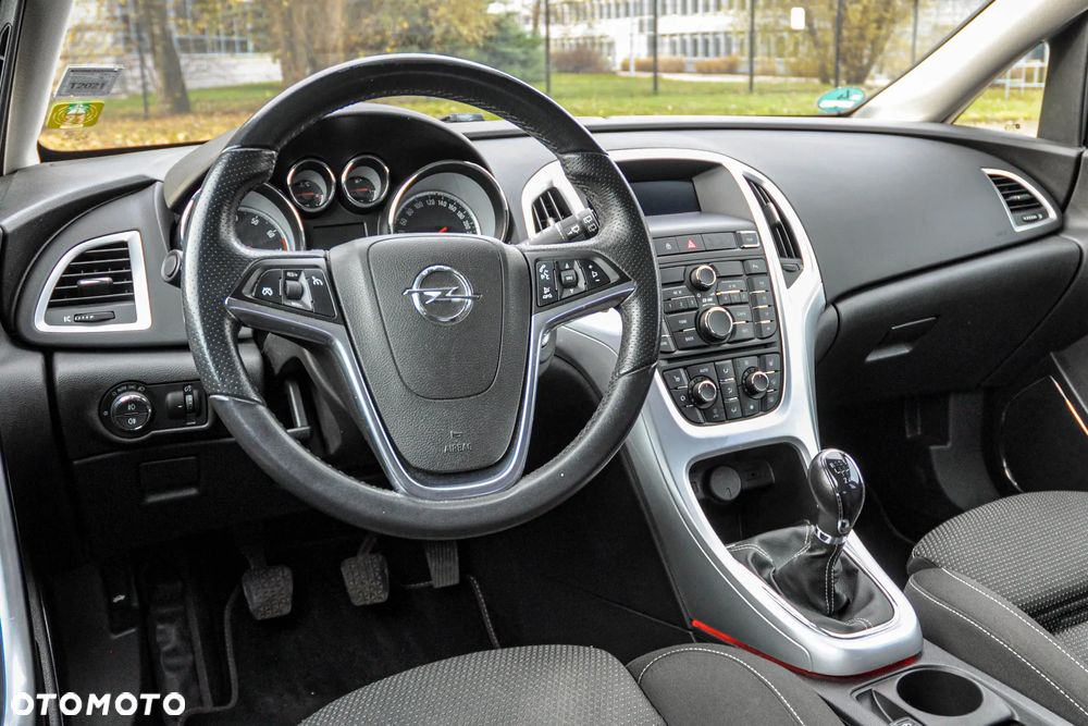 Opel Astra 1.6 Turbo Edition - 9