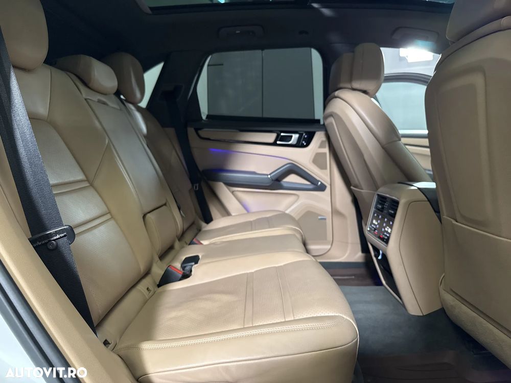 Porsche Cayenne - 13