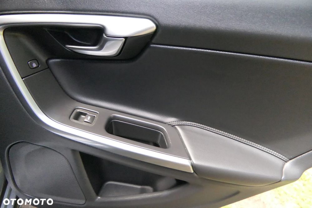 Volvo S60 D3 Drive-E Momentum - 26