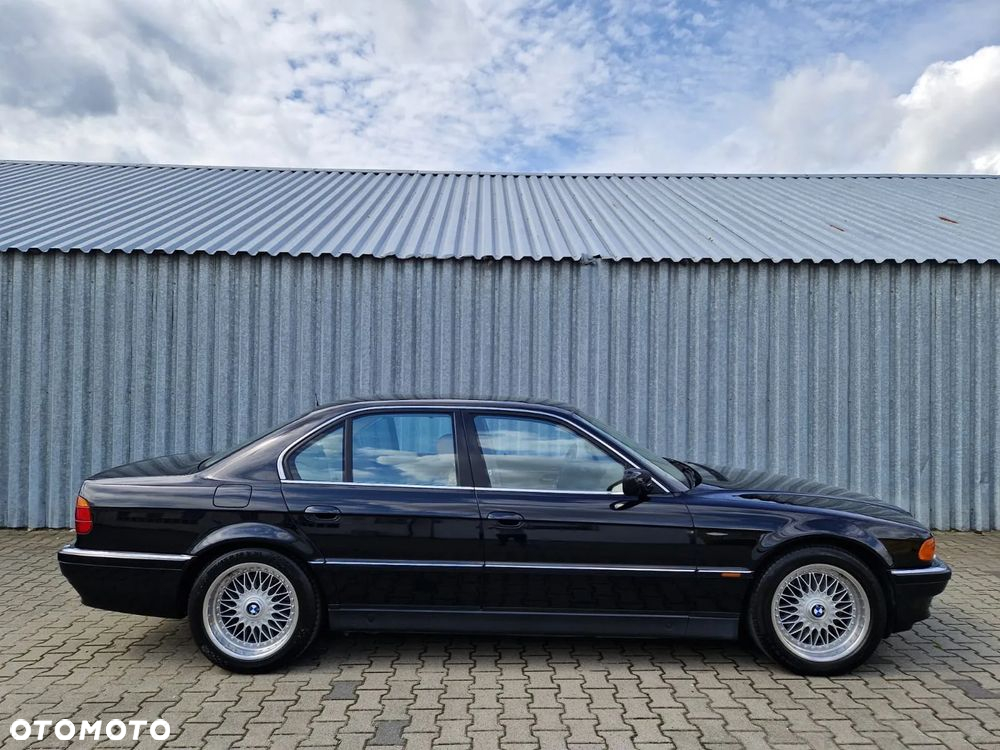 BMW Seria 7 740i - 5