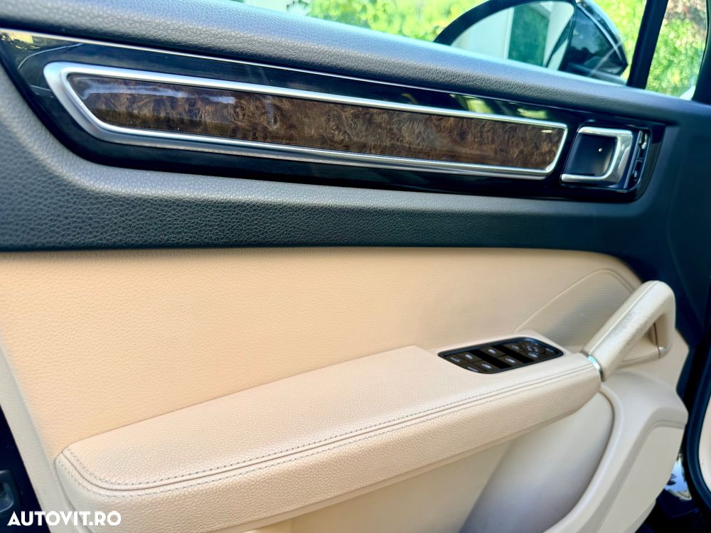 Porsche Cayenne Standard - 12
