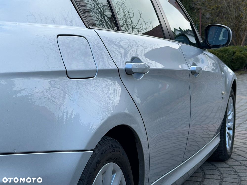 BMW Seria 3 320d xDrive DPF - 12