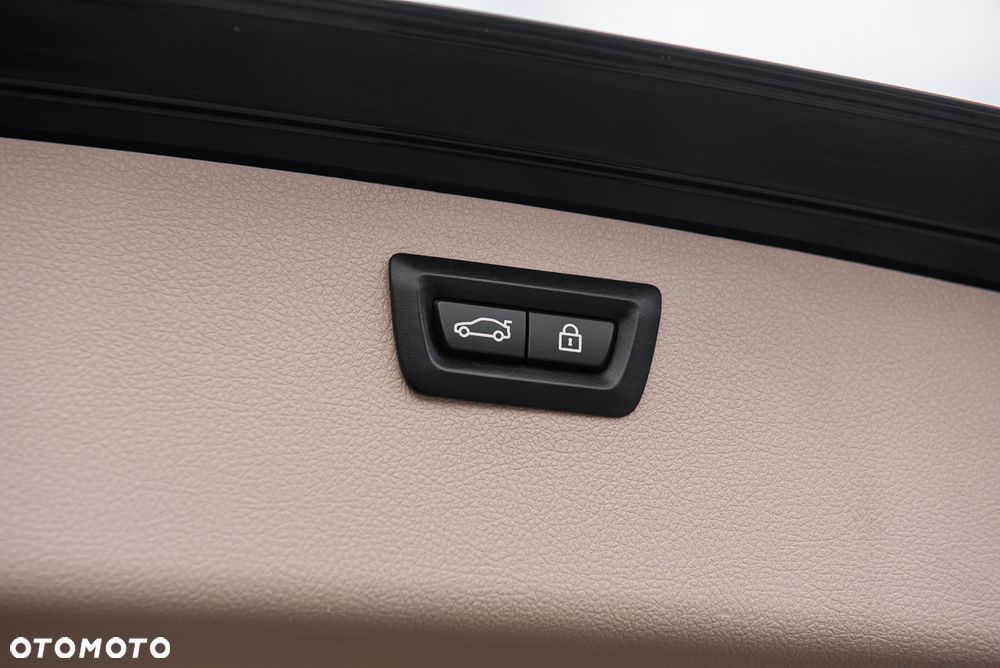 BMW Seria 3 320d Luxury Line - 28